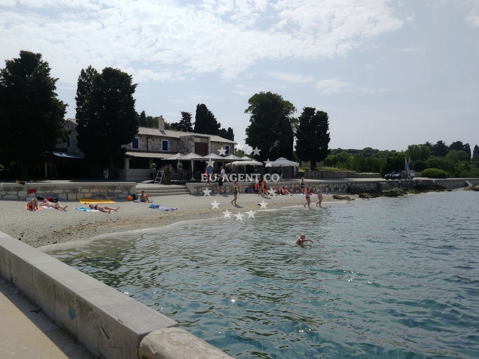 Beach facilities and surroundings at Plaza Otok Sveti Jerolim in 3 Trsine ulica, Pula