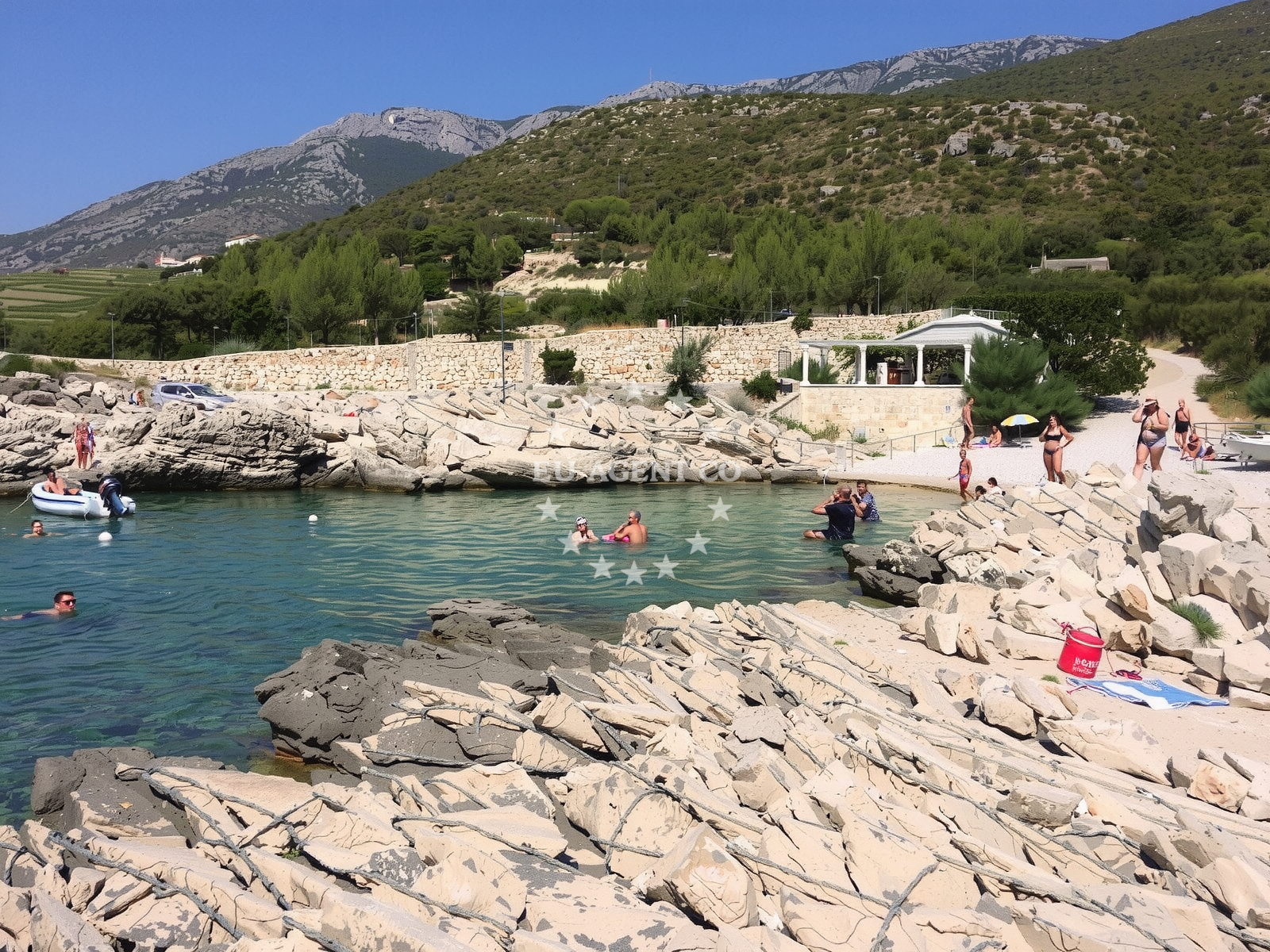 Beach facilities and surroundings at Plaza Ovrata in Postup 61a, Postup