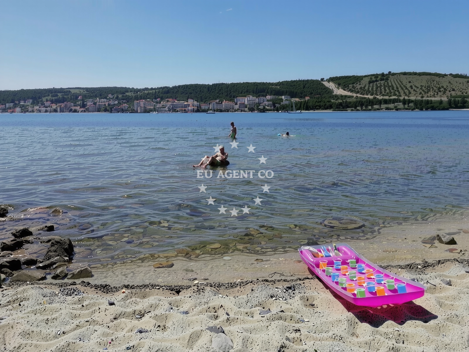 Shoreline and swimming area at Plaza Pantan in Kneza Trpimira 223, Trogir