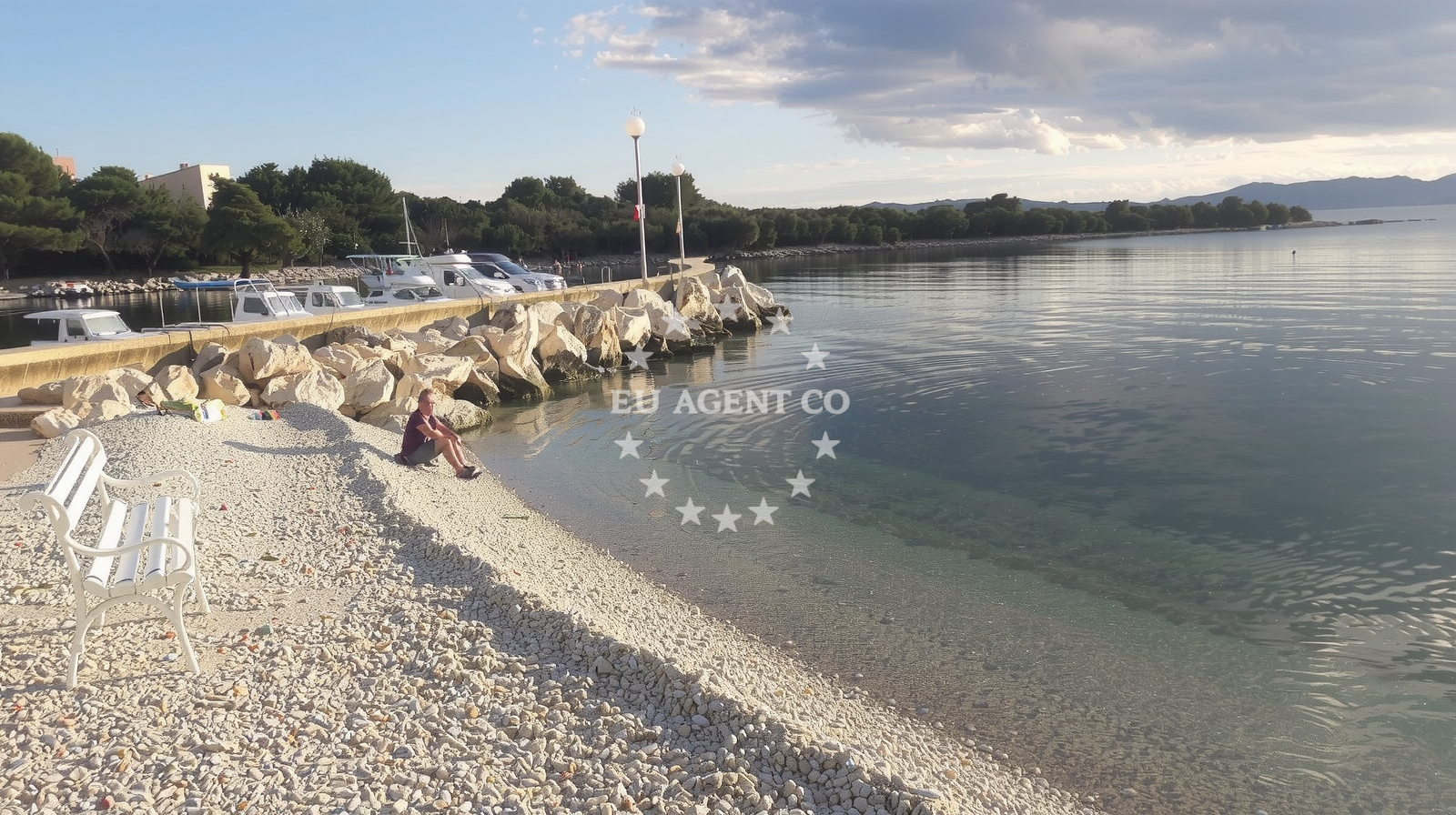 Shoreline and swimming area at Plaza Pavlesina in 38 Svetog Kuzme i Damjana, Ugljan