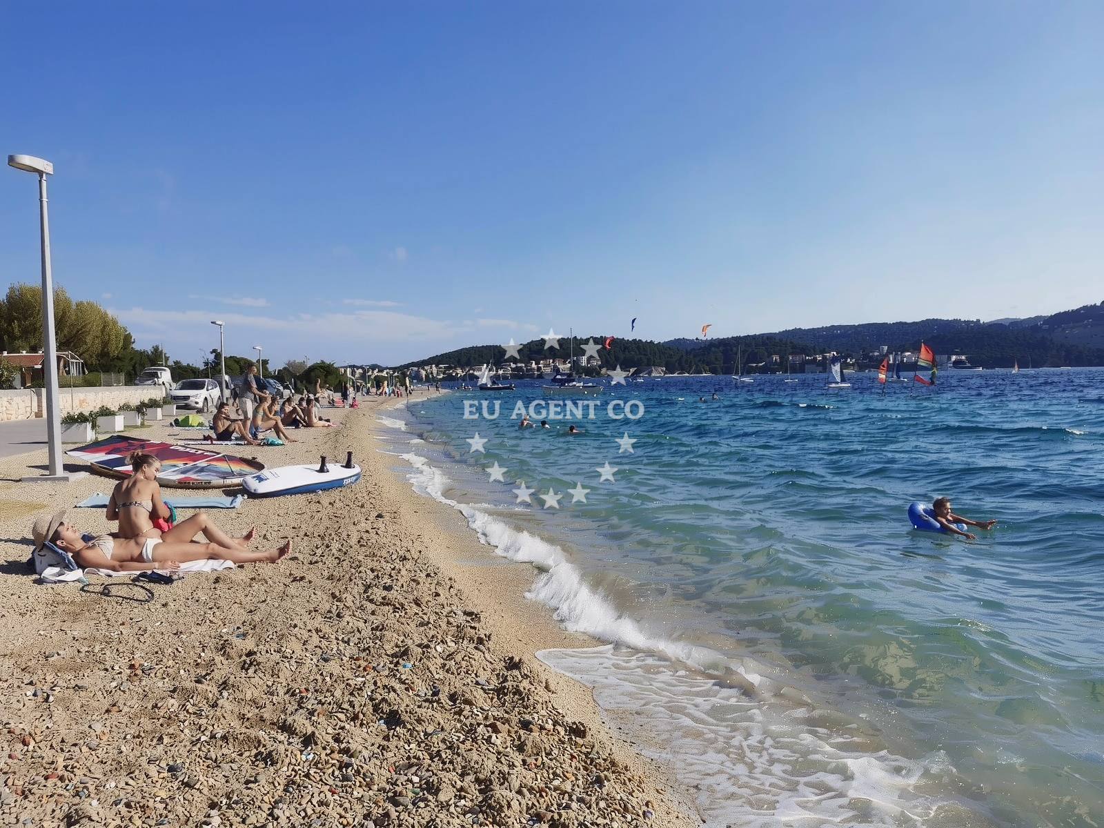 Shoreline and swimming area at Plaza Perna in Perna 24, Orebić