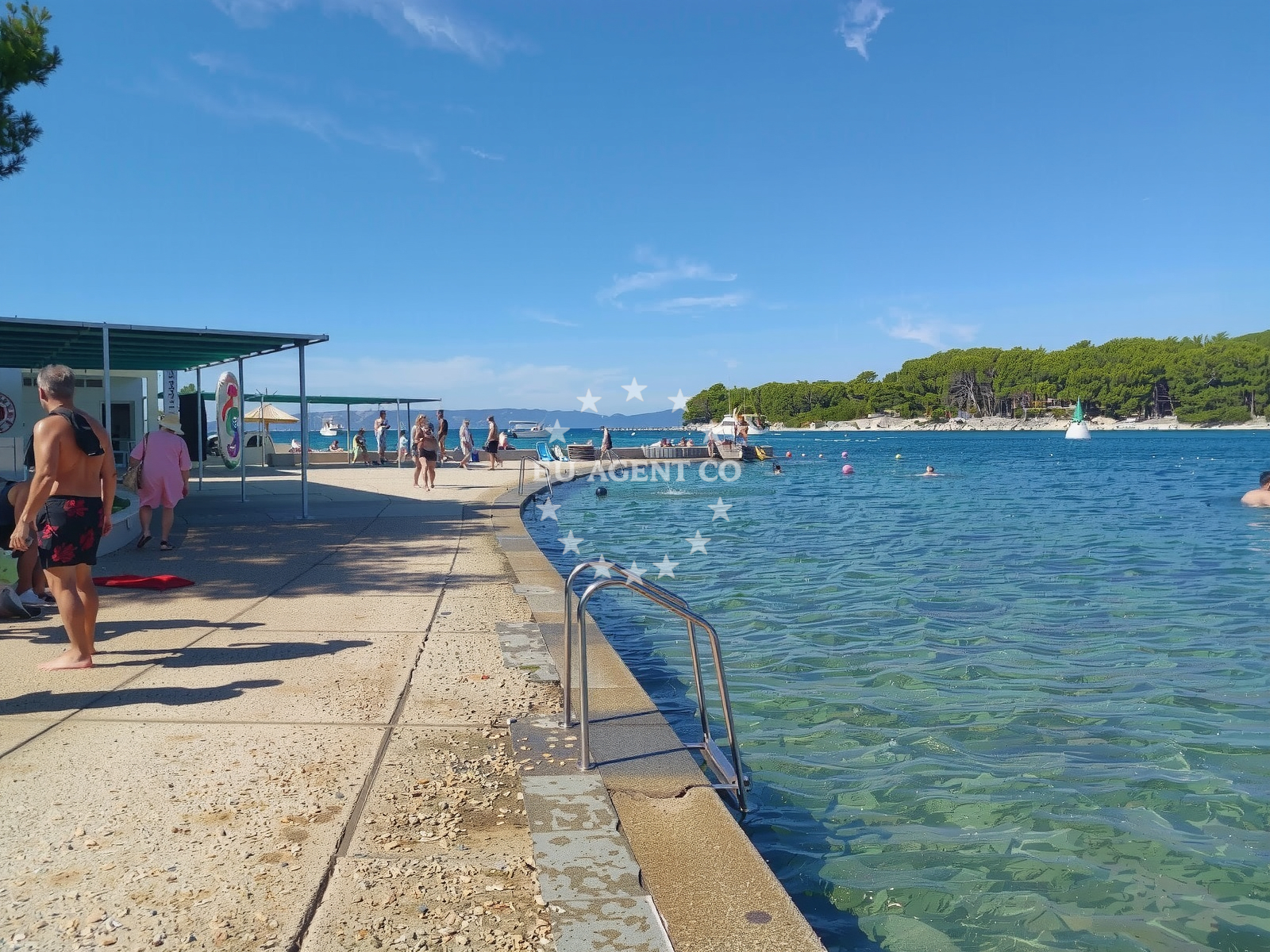 Shoreline and swimming area at Plaza Pila in Buka ulica 15, Punat