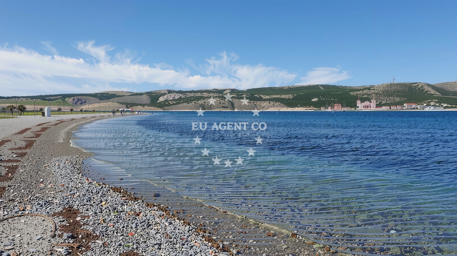 Shoreline and swimming area at Plaza Pisak in 22A Put Bunarića 1 kat, Seline