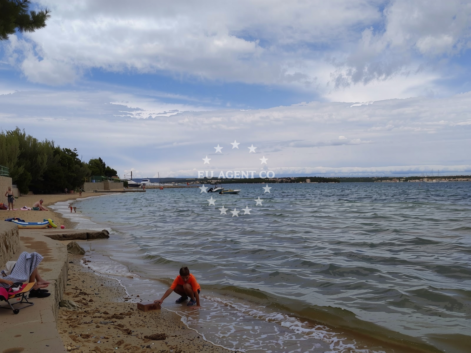 Beach facilities and surroundings at Plaza Plazine in Glavičine 44, Tkon