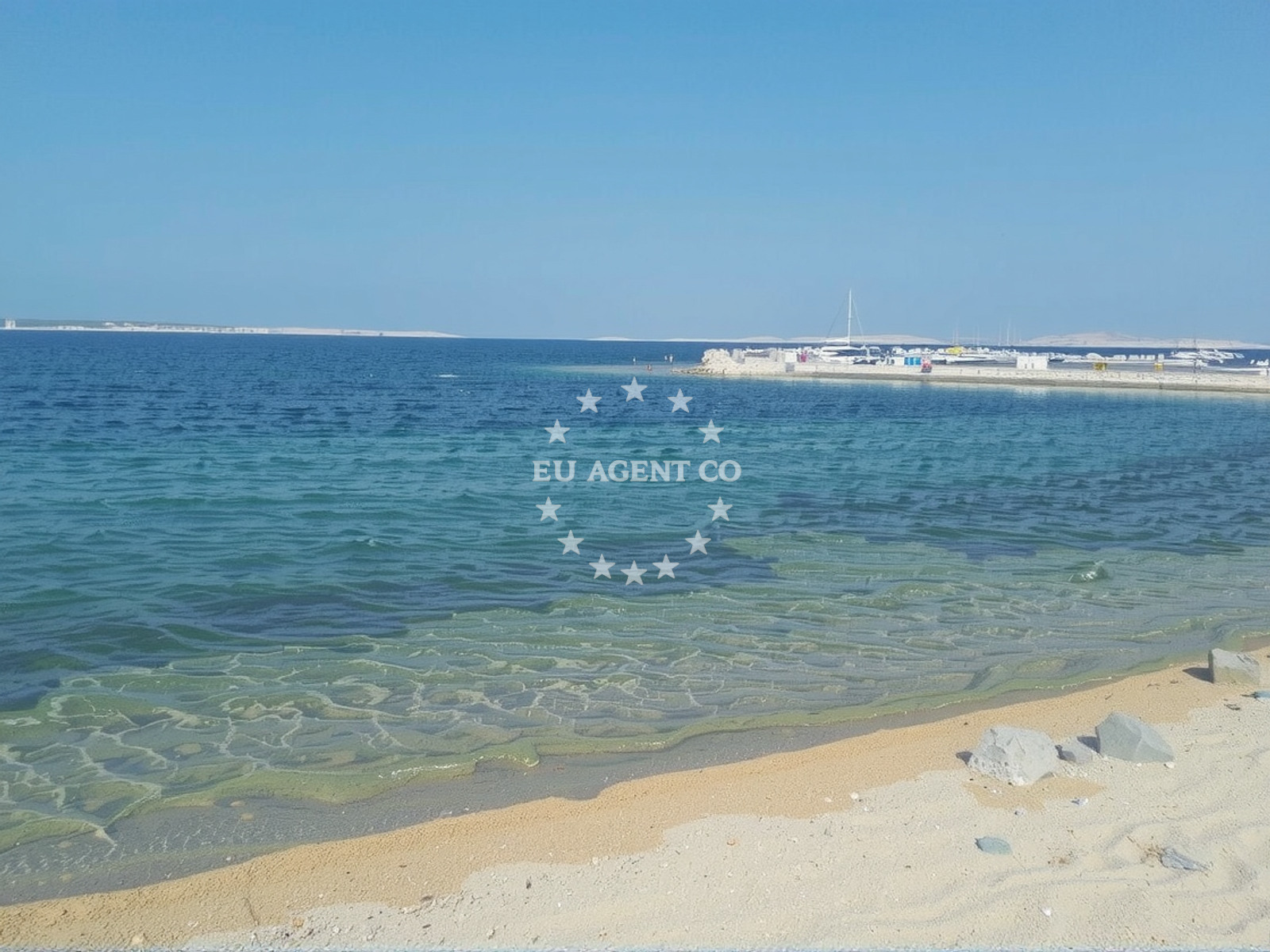 Beach facilities and surroundings at Plaza Plemici in Rtina II, 34, Ražanac