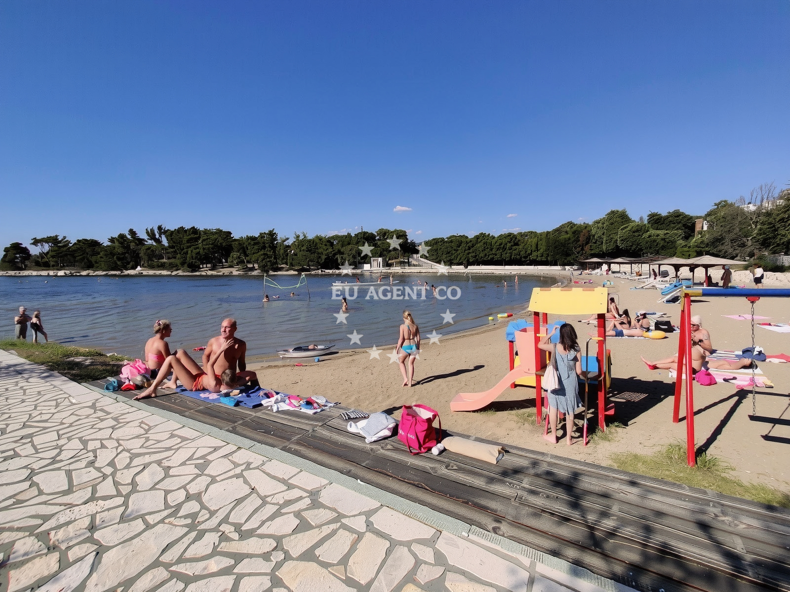 Shoreline and swimming area at Plaza Plisa in Punta 3/20, Zaton