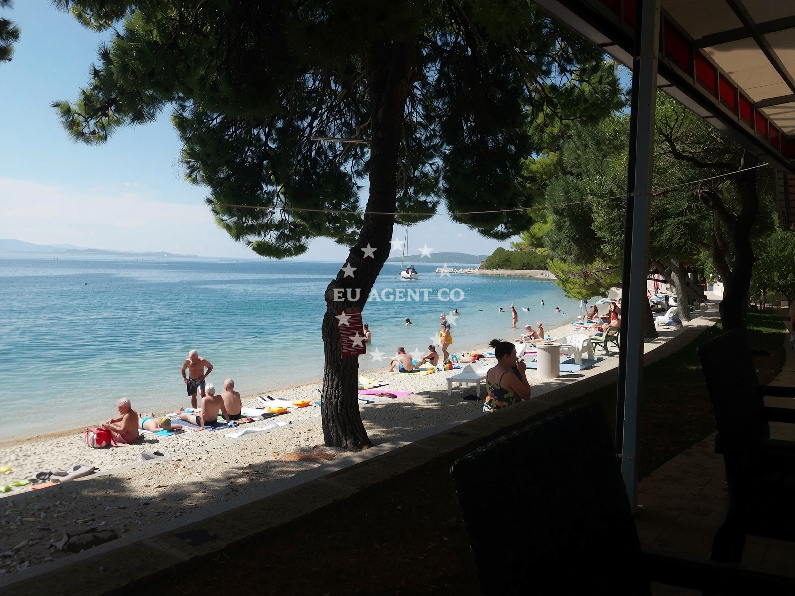 Shoreline and swimming area at Plaza Podaca in 5 Guvno, Podaca