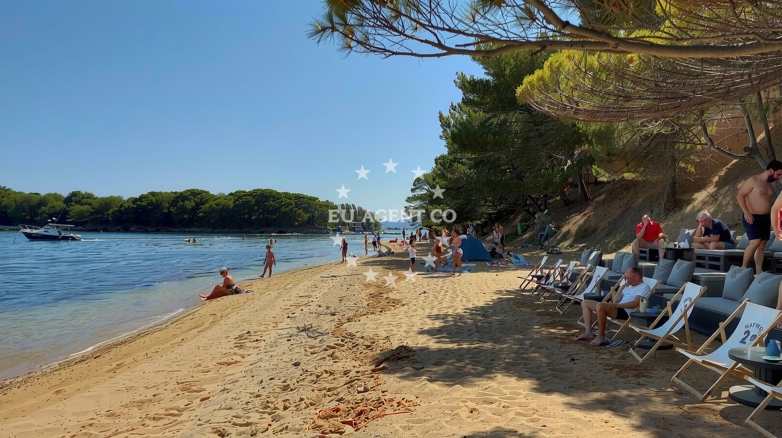 Beach facilities and surroundings at Plaza Podbrizi in Drage, Uvala porat, Pakoštane