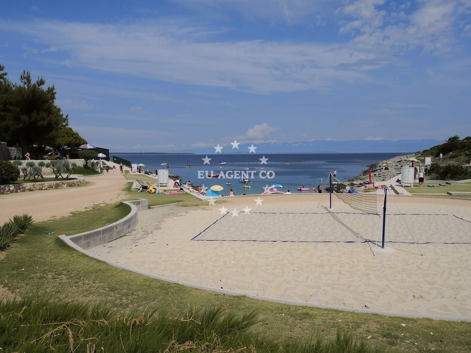 Shoreline and swimming area at Plaza Poljana in Poljana I, Mali Lošinj