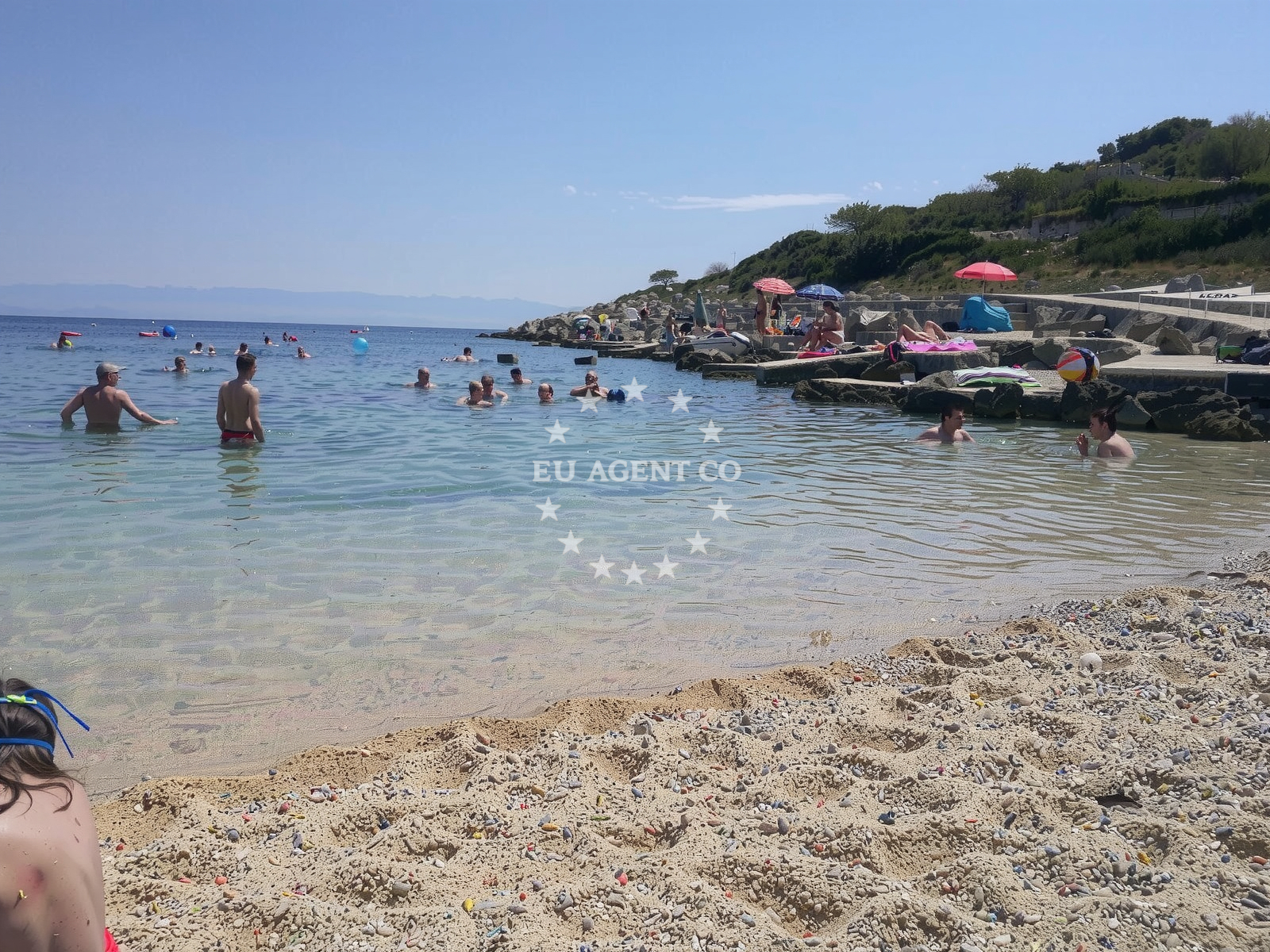 Beach facilities and surroundings at Plaza Poljana in Poljana I, Mali Lošinj