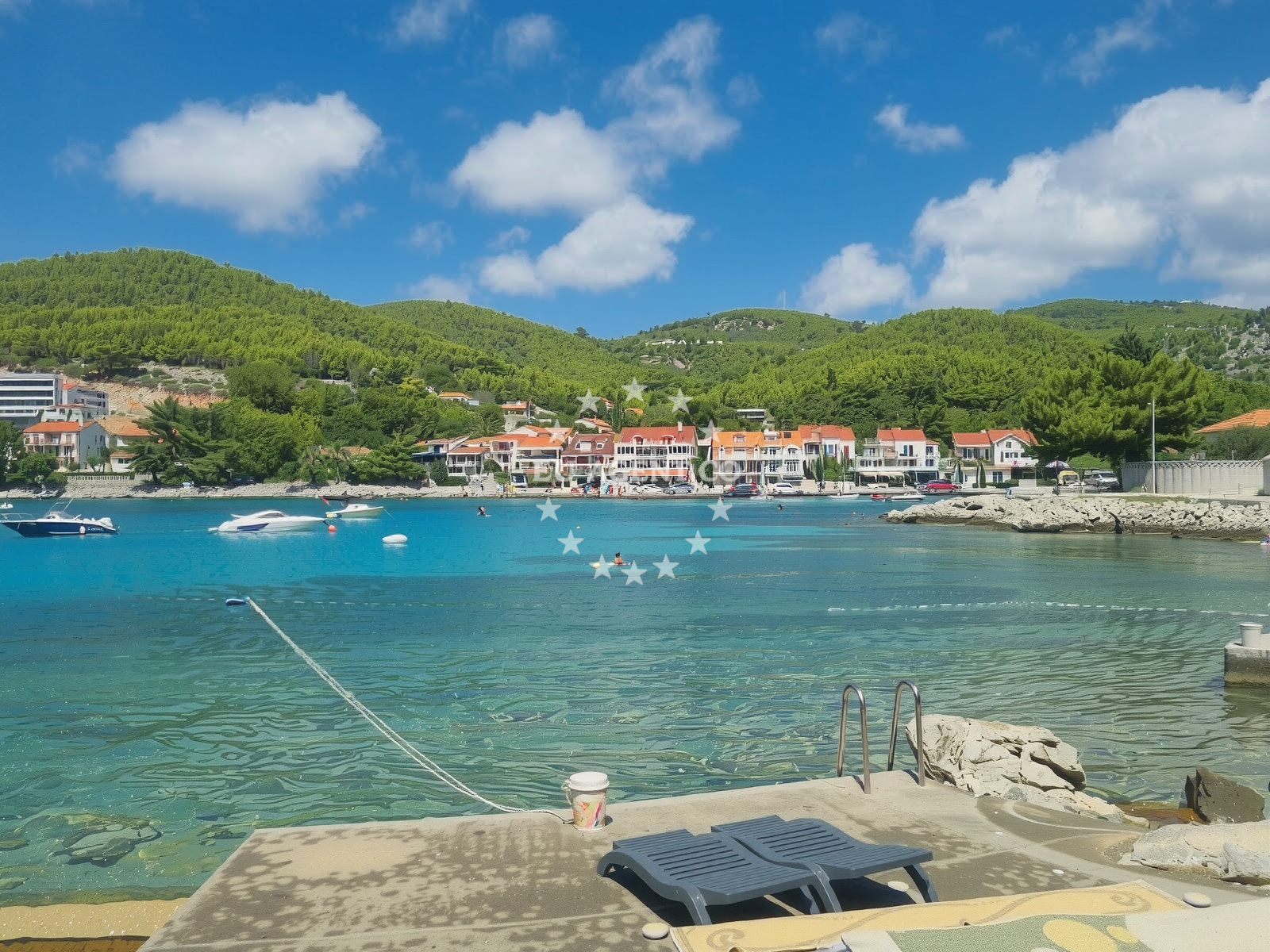 Shoreline and swimming area at Plaza Porat in Prižba 16, Blato