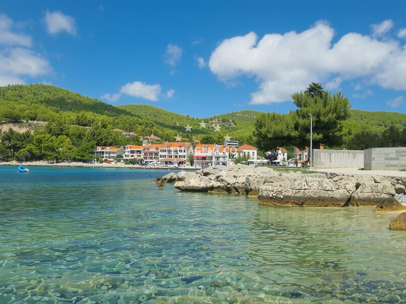 Beach facilities and surroundings at Plaza Porat in Prižba 16, Blato