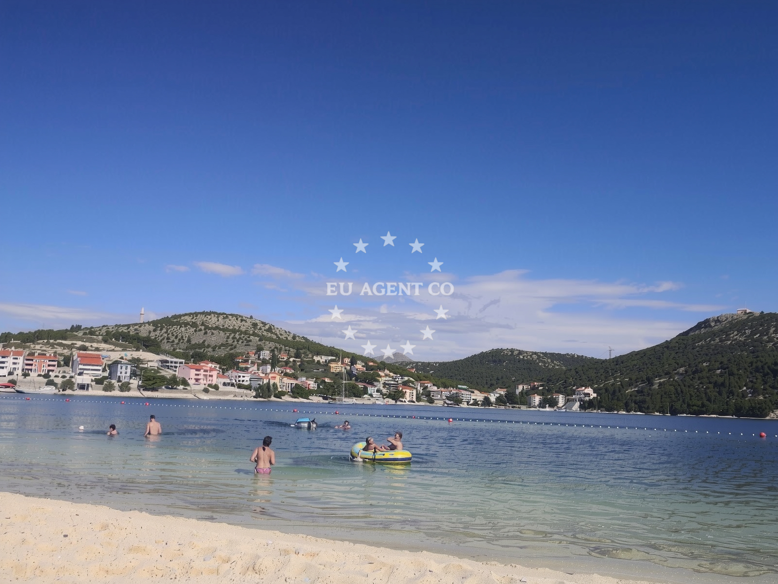 Beach facilities and surroundings at Plaza Pralisce in Prali??e II/19, Marina