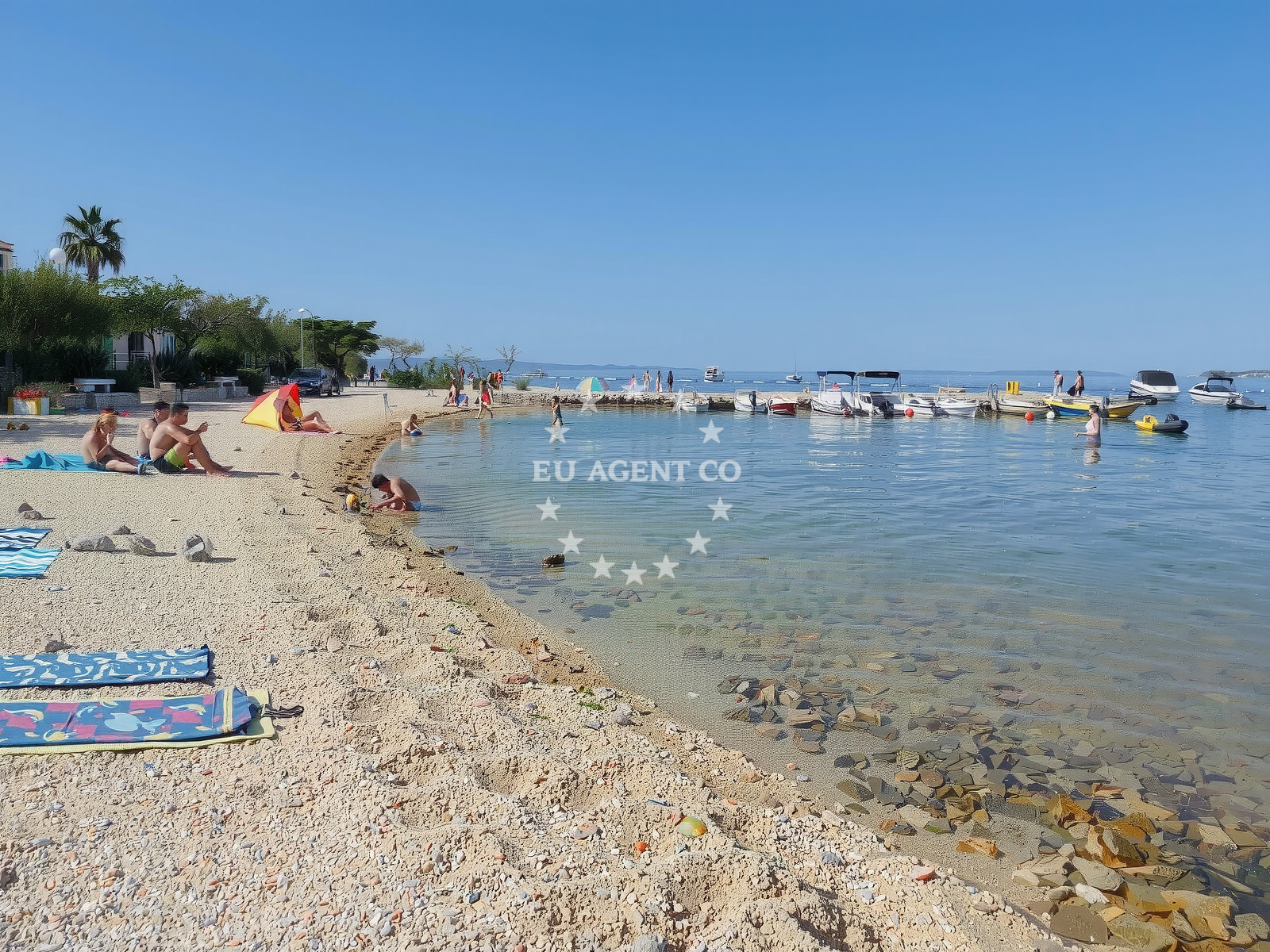 Shoreline and swimming area at Plaza Prezida in Prezida XXXII/28, Vir