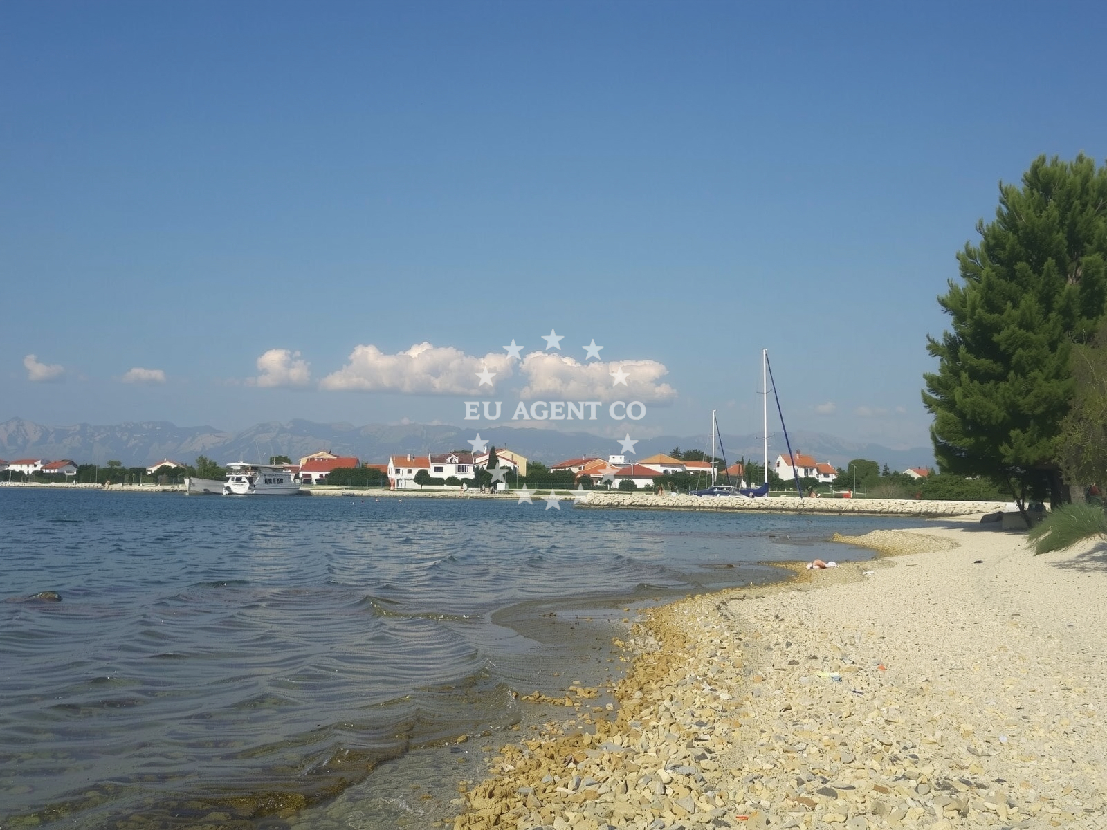 Shoreline and swimming area at Plaza Punta in Punta VI , 4B, Zaton