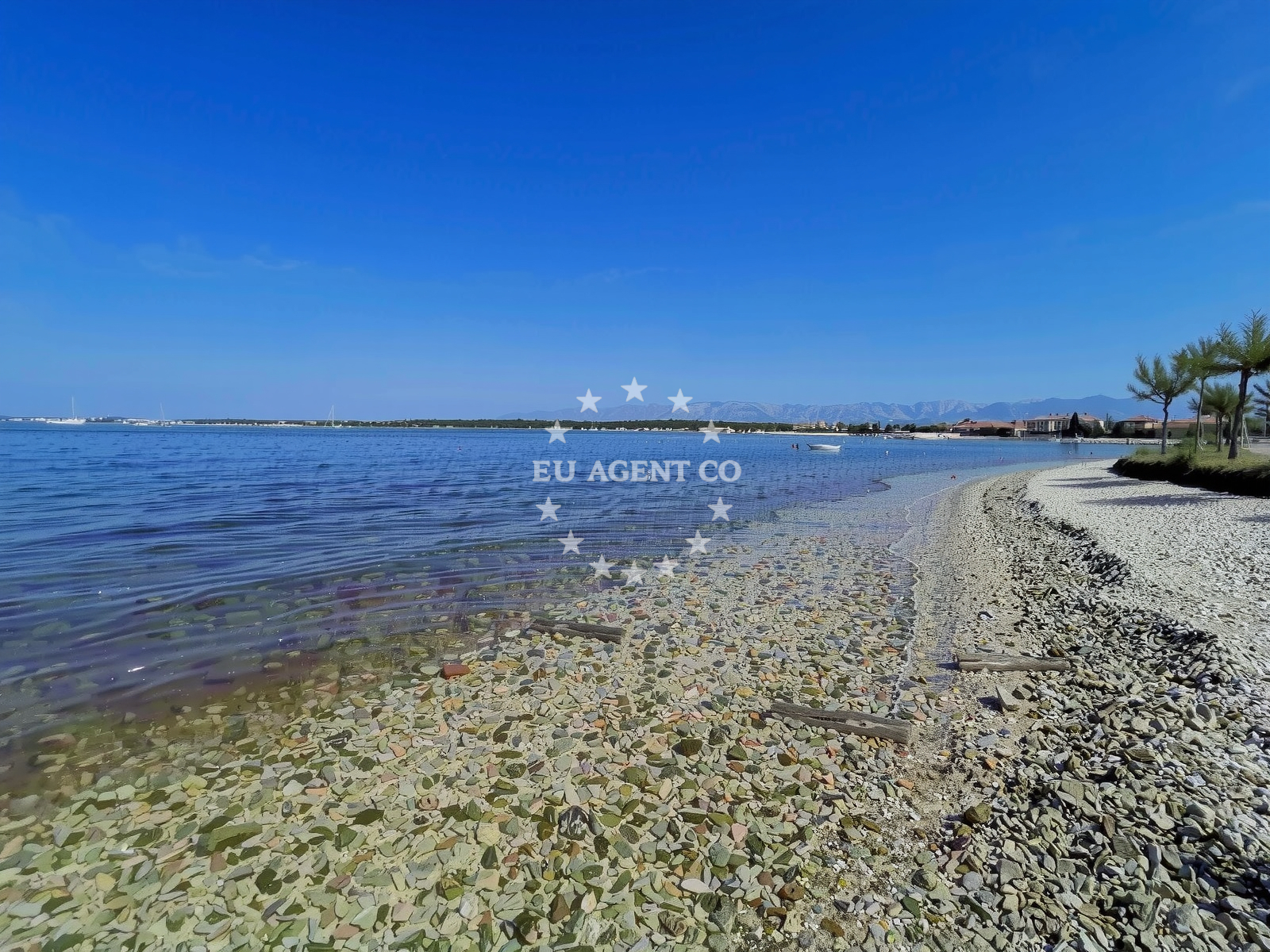 Beach facilities and surroundings at Plaza Punta in Punta VI , 4B, Zaton