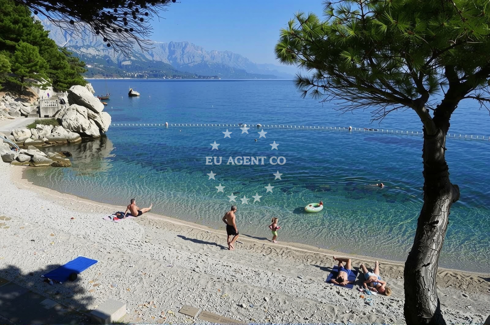 Shoreline and swimming area at Plaza Punta in Punta 26, Marusici