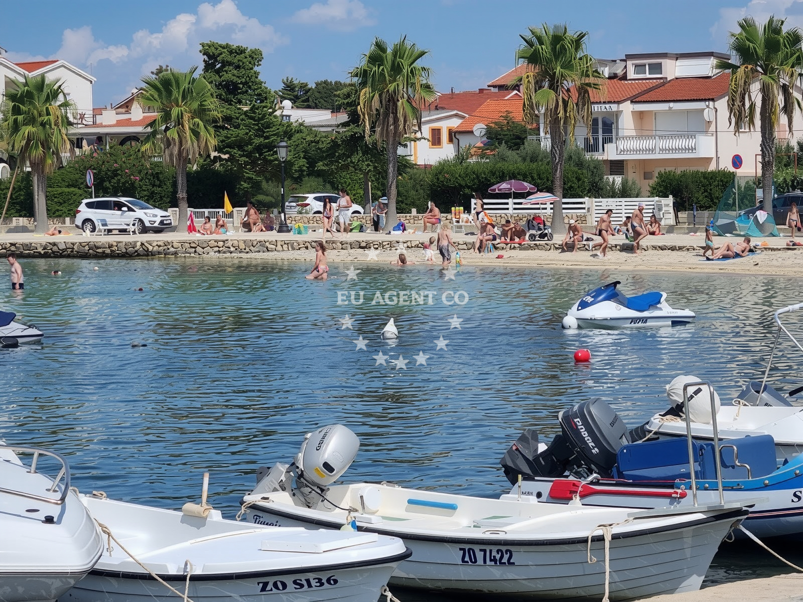 Beach facilities and surroundings at Plaza Radovanjica in Virski put 21, Vir