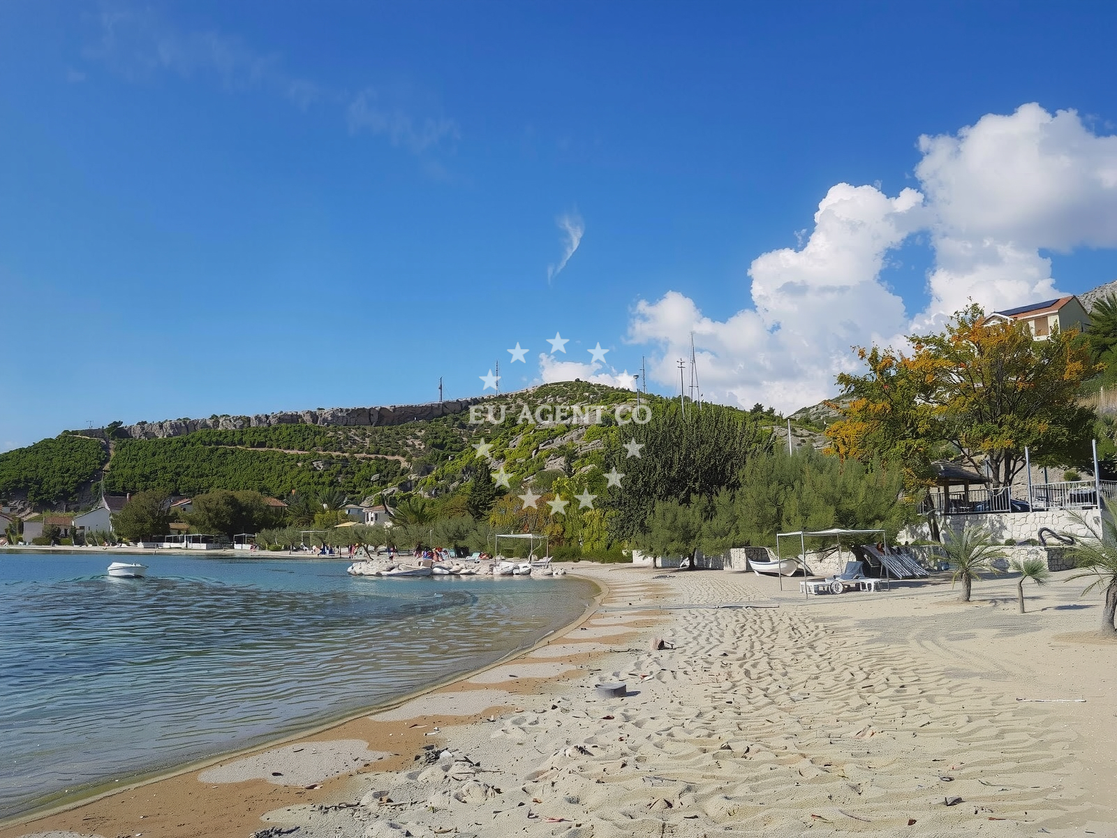 Overview of Plaza Rogac in , Duće