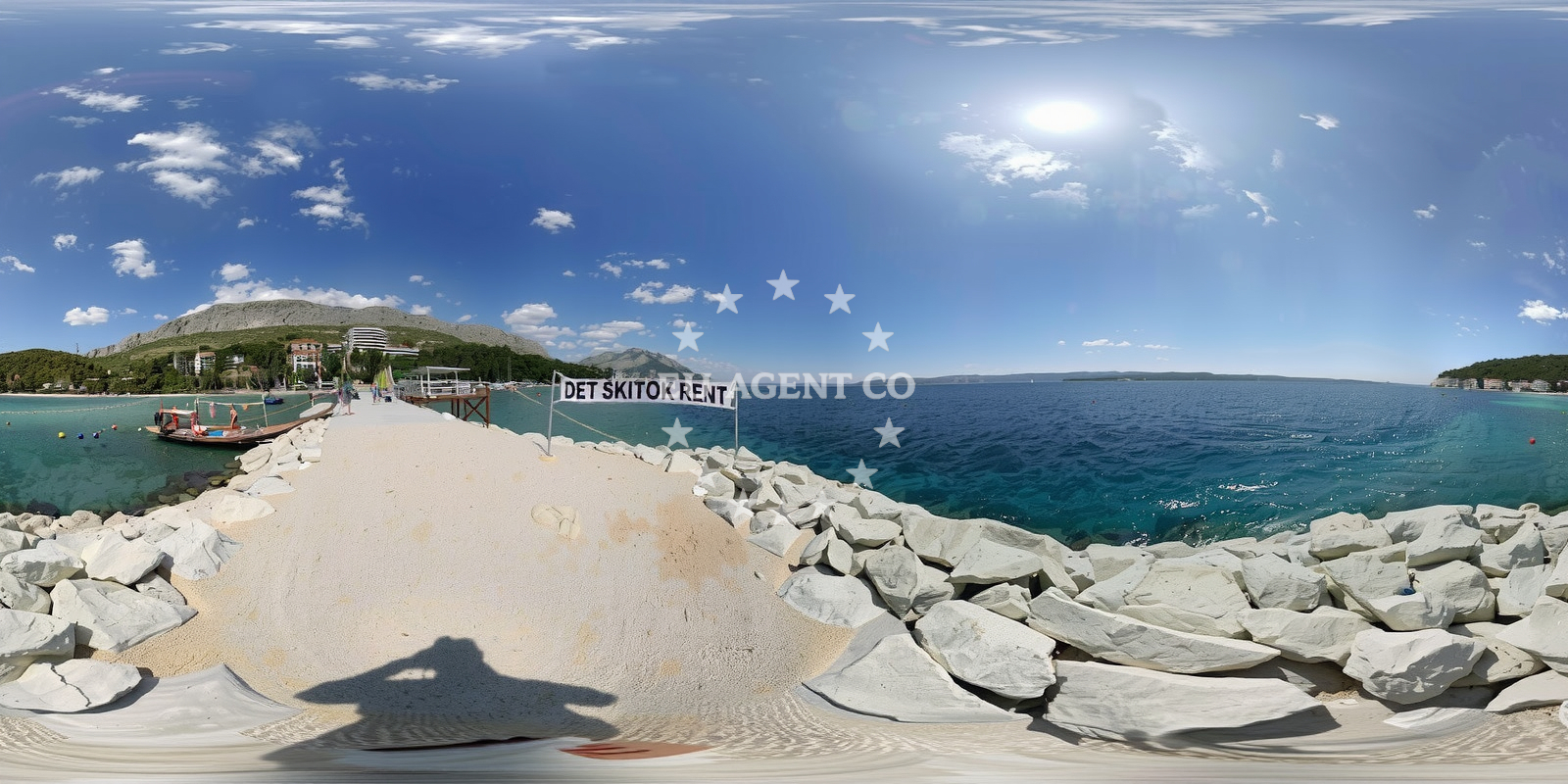 Shoreline and swimming area at Plaza Rogac in , Duće