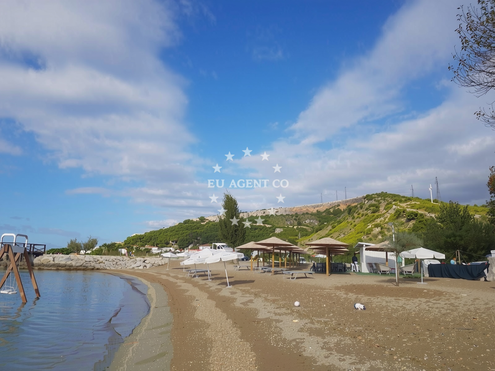 Beach facilities and surroundings at Plaza Rogac in , Duće