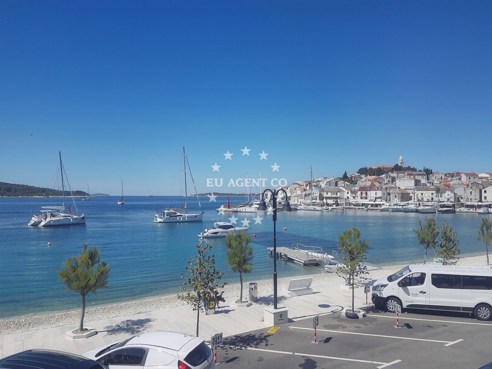 Sea and coastal view of Plaza Rosi II in CRNICA 1, Primošten