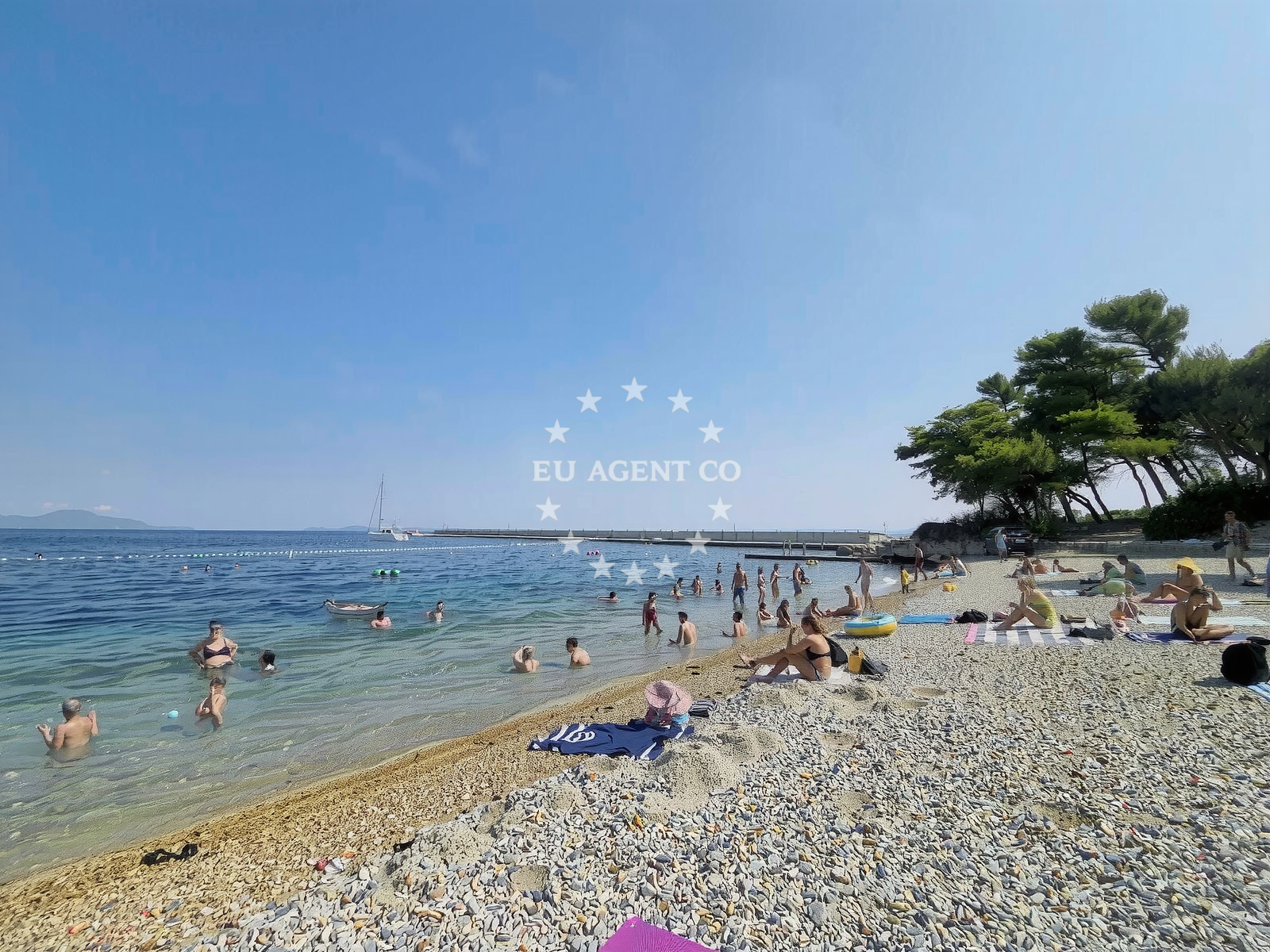 Shoreline and swimming area at Plaza Rovenska in Ulica Rovenska 26, Veli Lošinj
