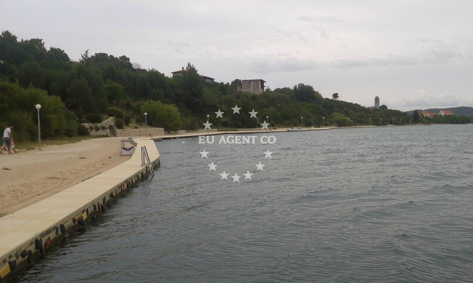 Beach facilities and surroundings at Plaza Rtina in Rtina 144, Rtina