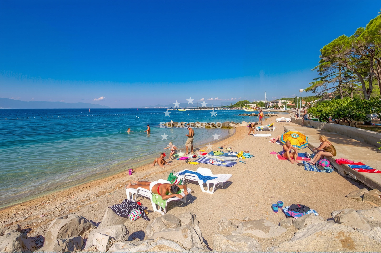 Shoreline and swimming area at Plaza Rupa in 40 Ulica Lina Bolmarčića, Malinska