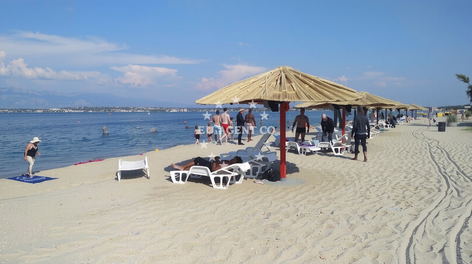 Beach facilities and surroundings at Plaza Sabunike in Zatonska Ulica 5, Razvala