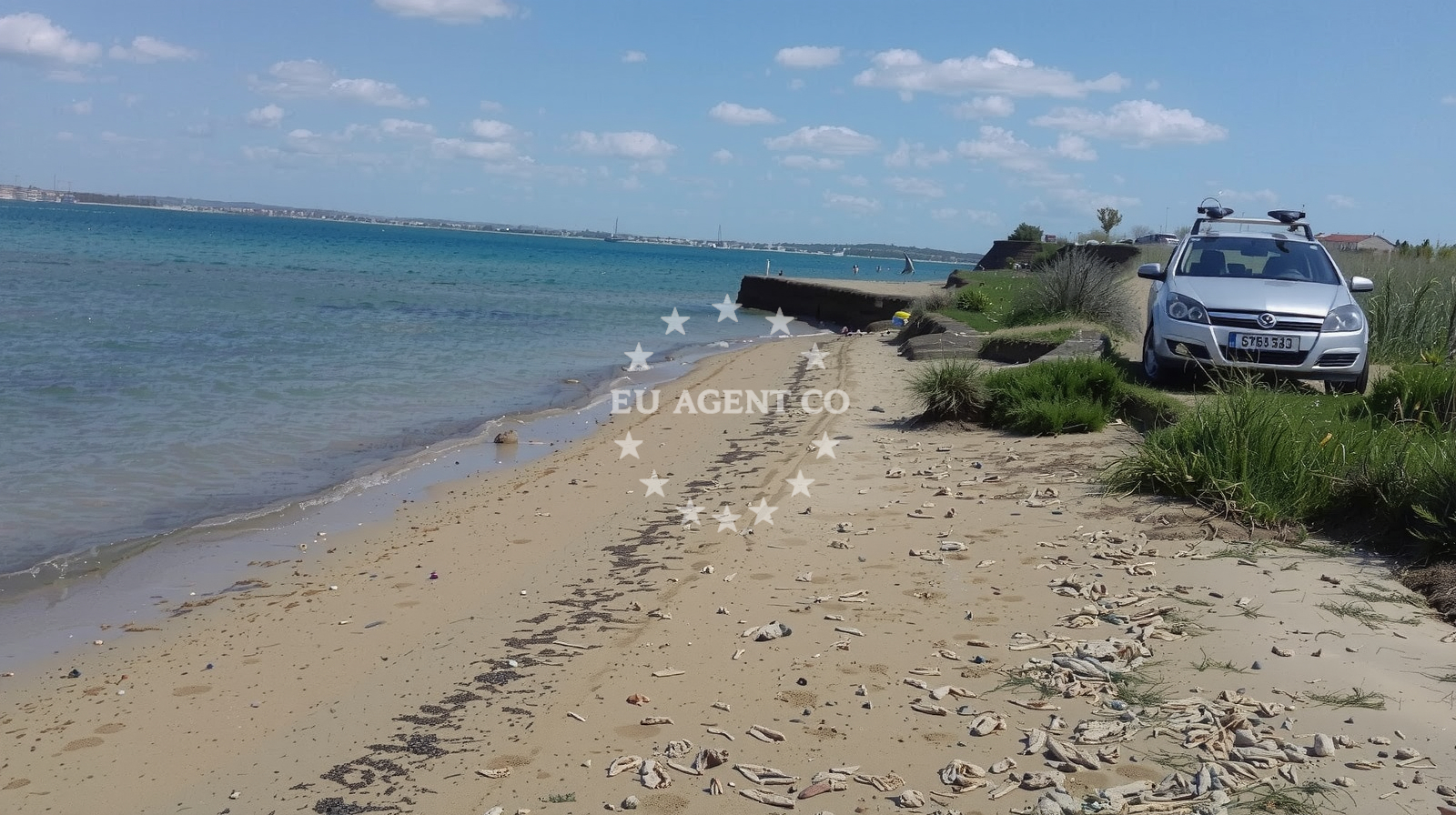 Beach facilities and surroundings at Plaza Sabunike II in Ulica Sabunike IV, 21, Privlaka
