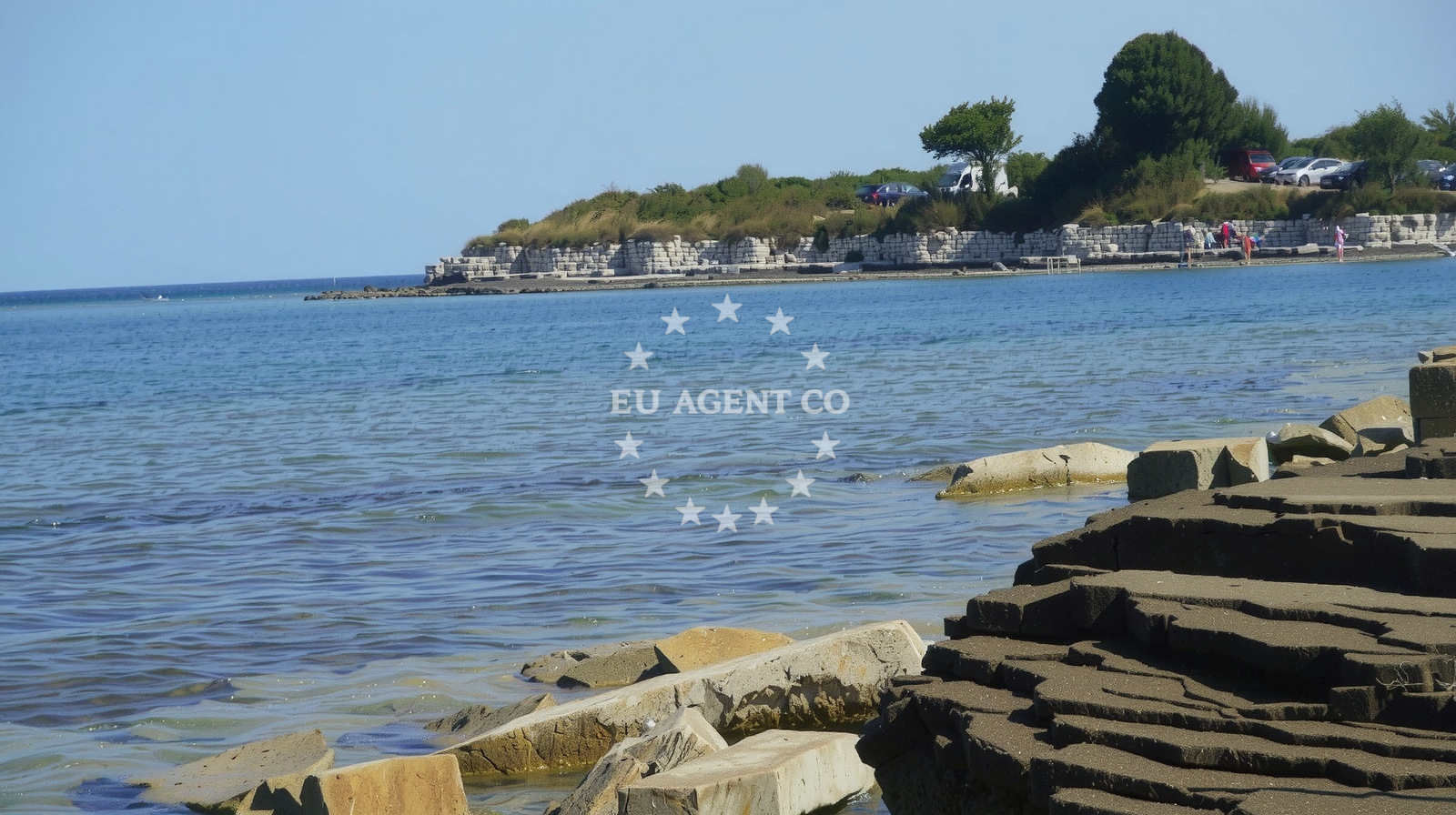 Beach facilities and surroundings at Plaza Scunac in Mareda C1/46, Mareda