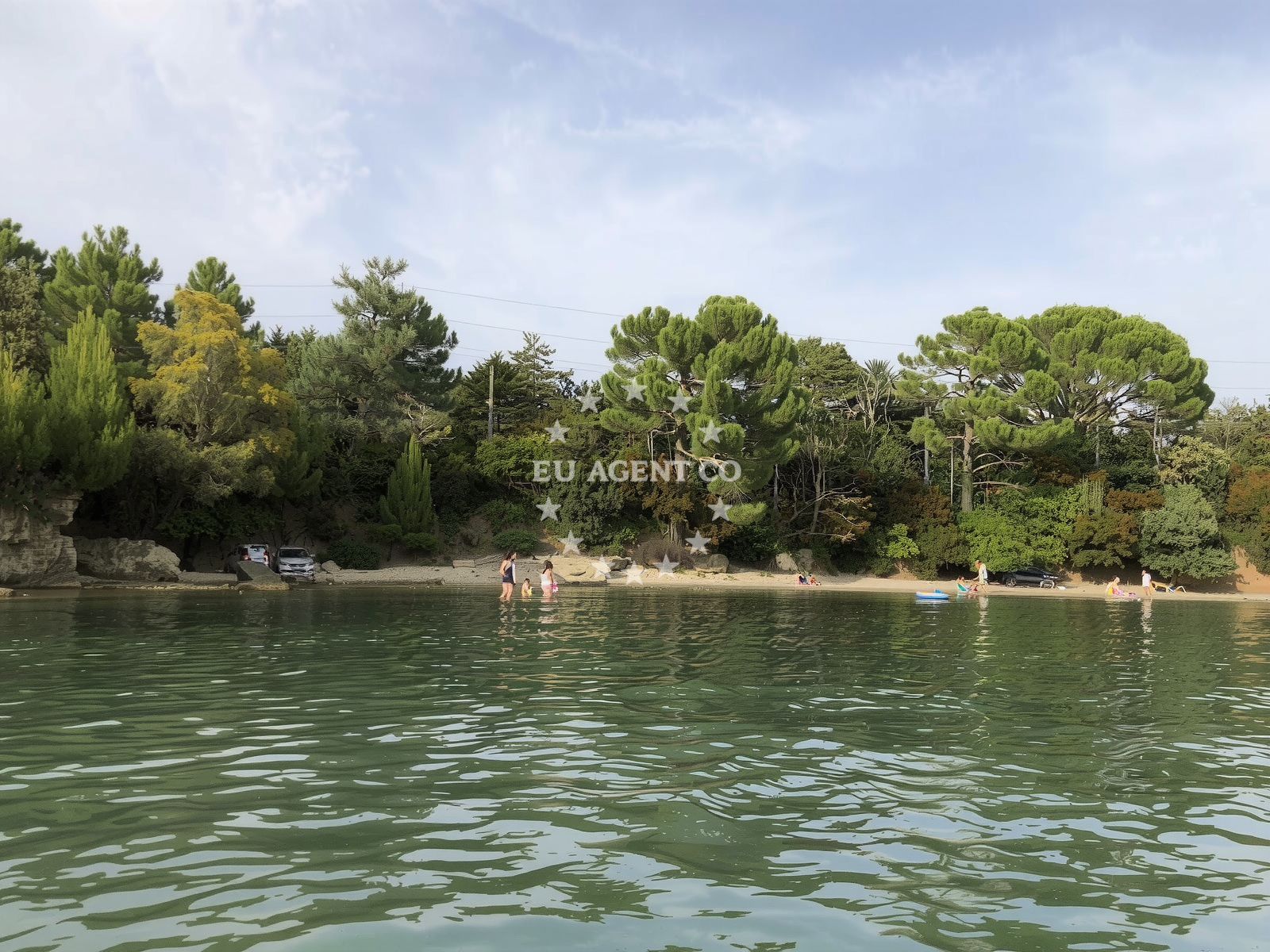 Shoreline and swimming area at Plaza Sice in Lopar 62, Lopar