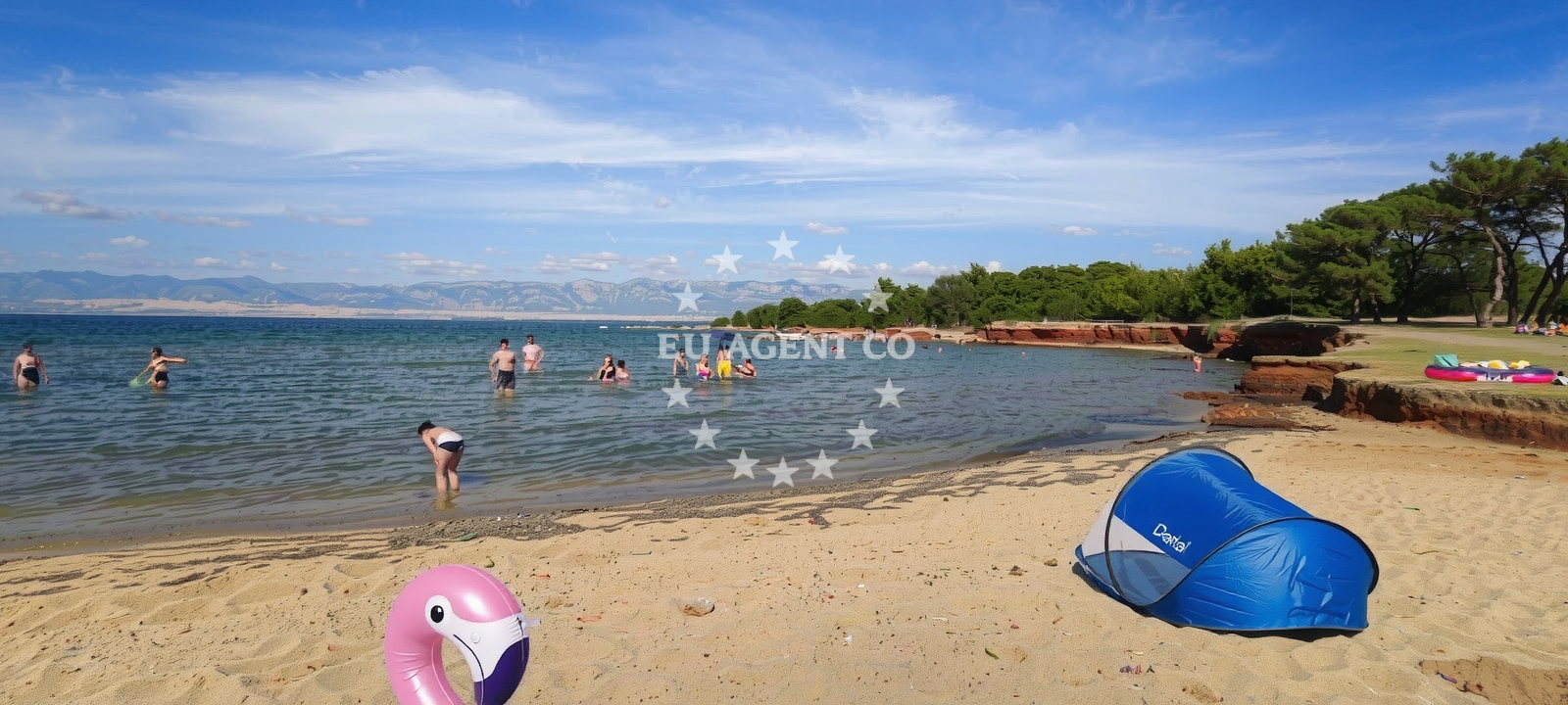 Shoreline and swimming area at Plaza Skrpinica in 21 Ulica Velika Slatina V, Vir