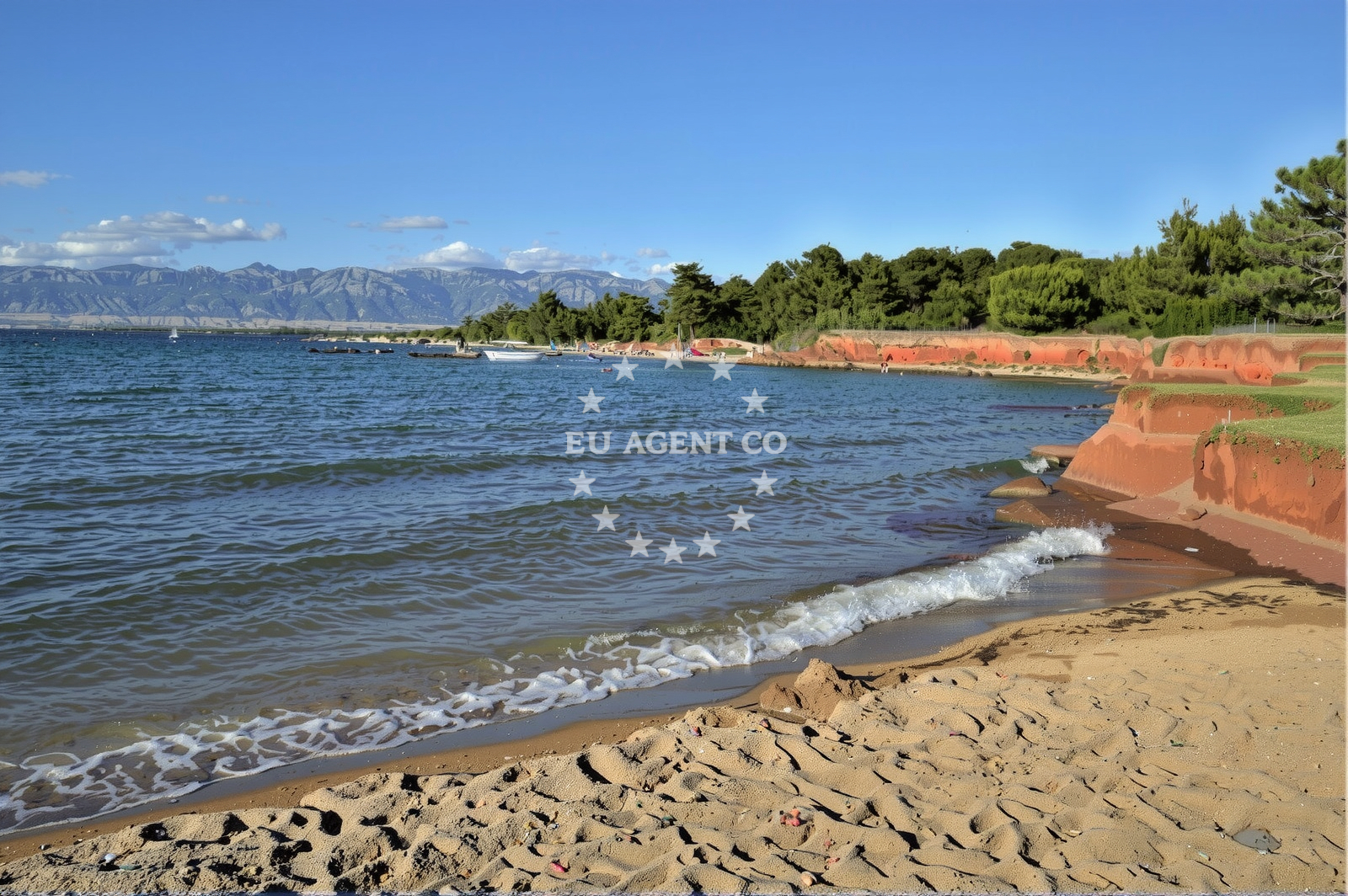 Beach facilities and surroundings at Plaza Skrpinica in 21 Ulica Velika Slatina V, Vir