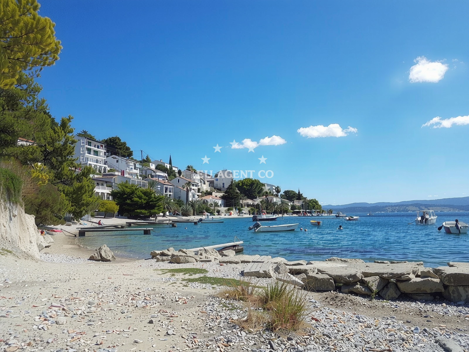 Beach facilities and surroundings at Plaza Stanici in Tice 8, Omiš