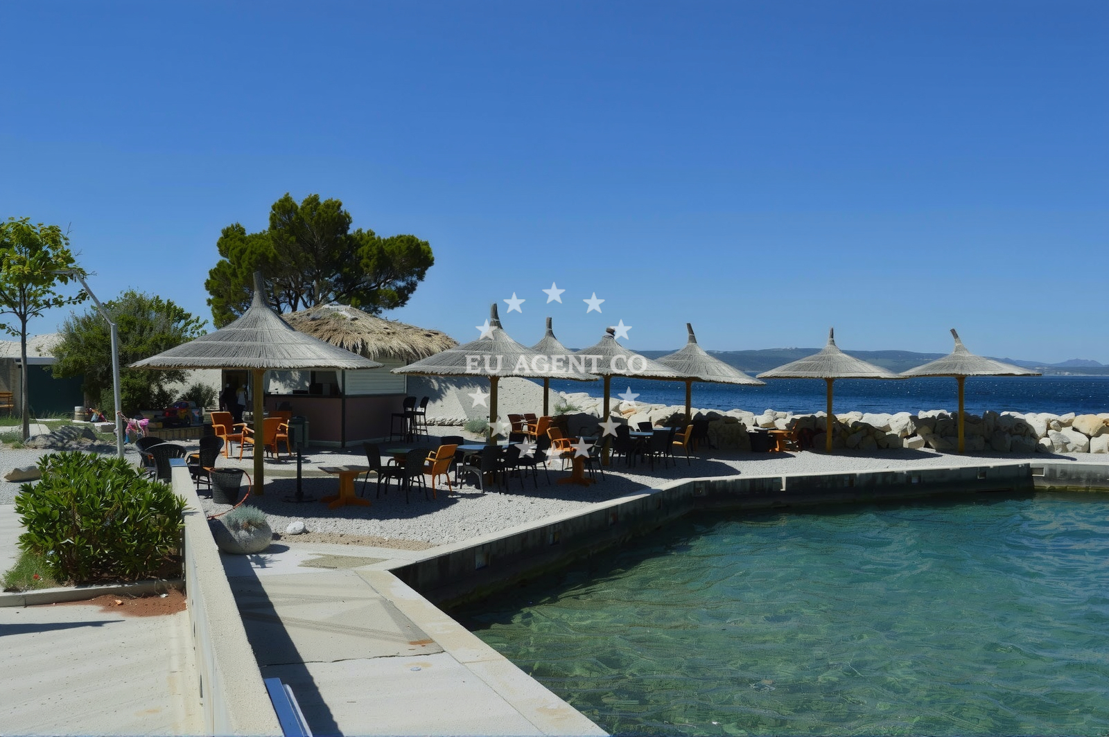 Shoreline and swimming area at Plaza Stari Porat in Podra?e 17, Brela