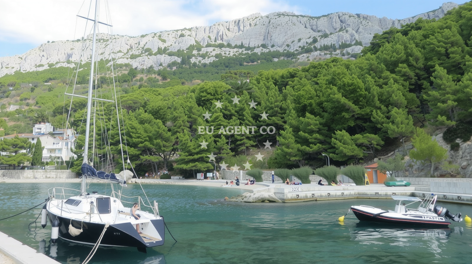 Beach facilities and surroundings at Plaza Stari Porat in Podra?e 17, Brela