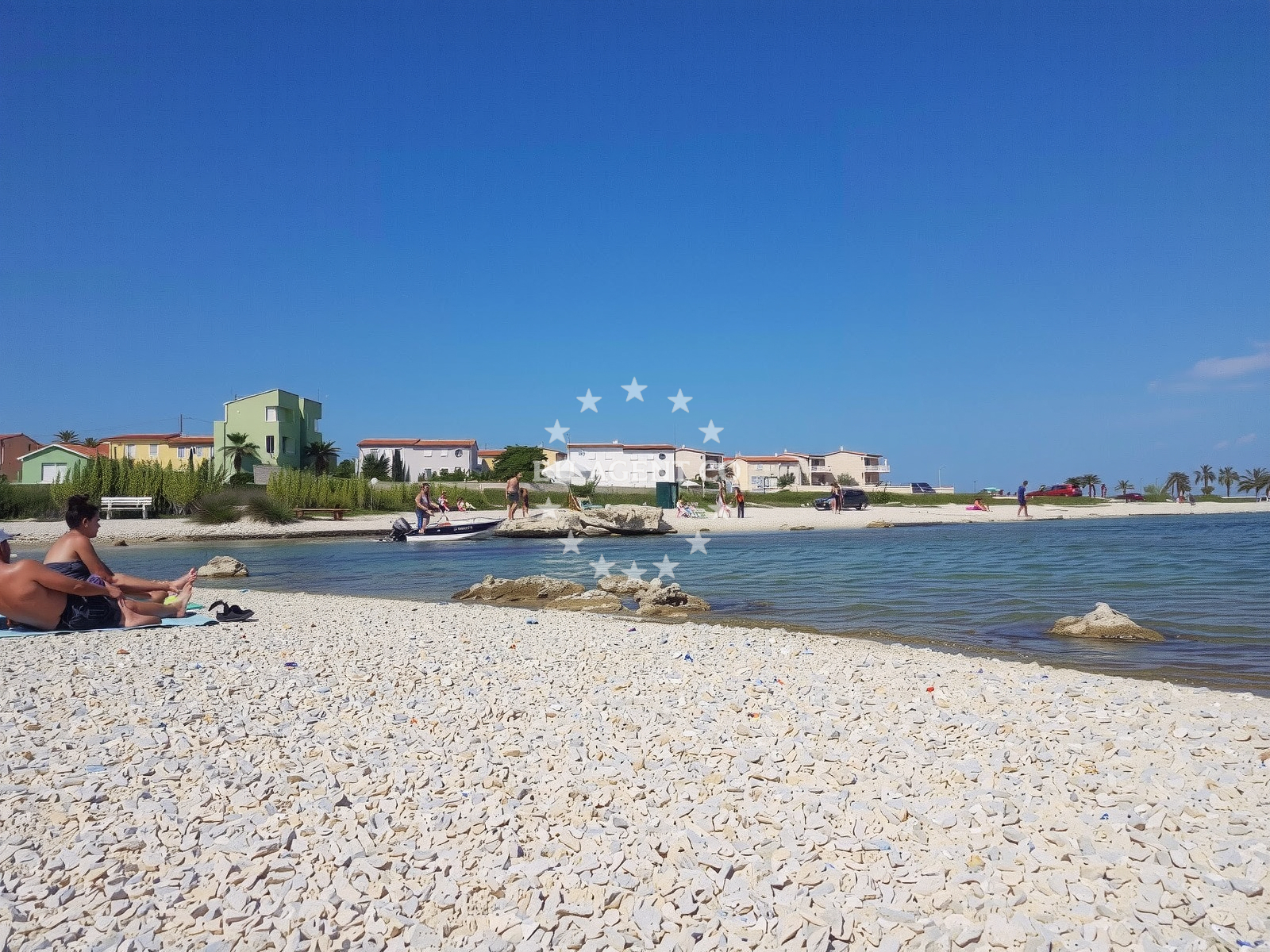 Shoreline and swimming area at Plaza Straza in Put Straže 41, Vir