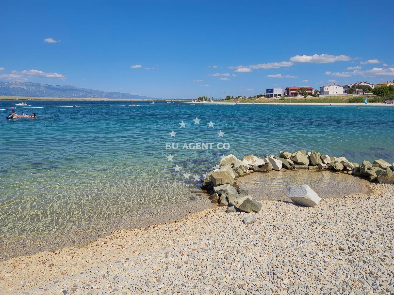 Beach facilities and surroundings at Plaza Straza in Put Straže 41, Vir