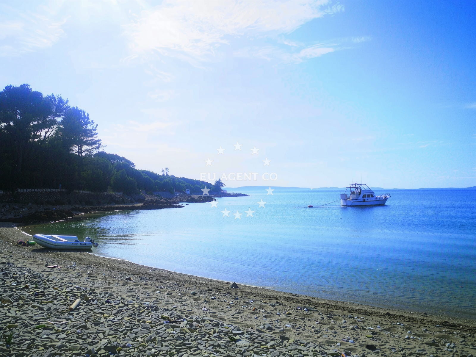 Beach facilities and surroundings at Plaza Studencic in Ćunski, Mali Lošinj