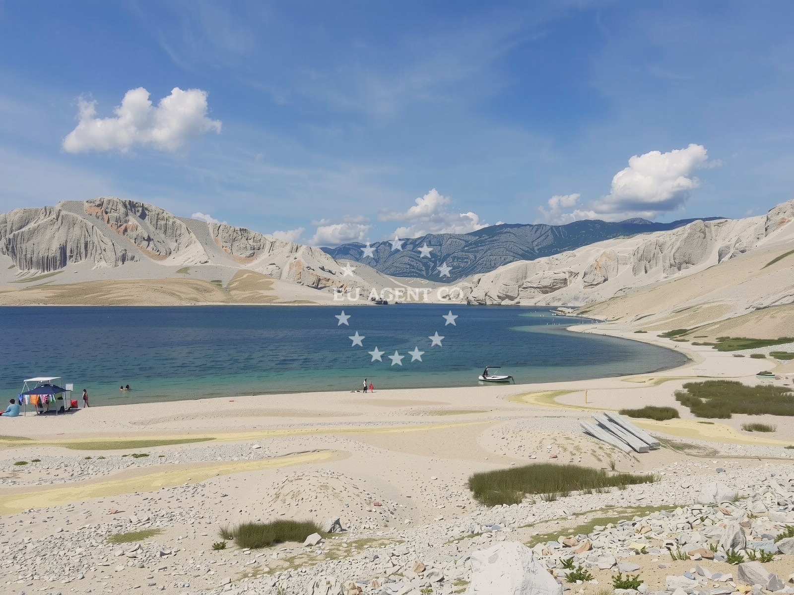 Beach facilities and surroundings at Plaza Susac in Dubrovačka ul. 22, Pag
