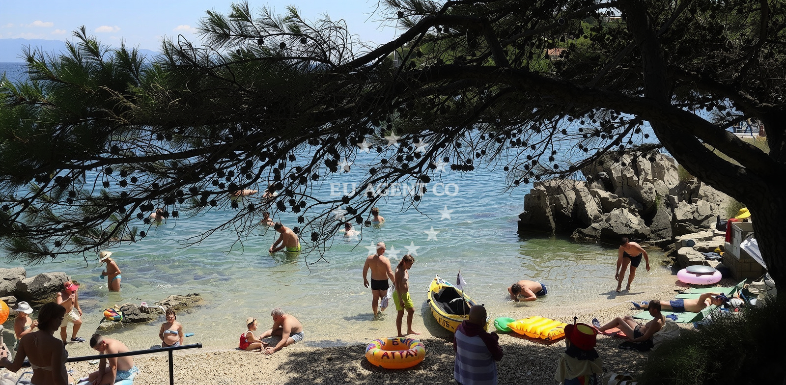Beach facilities and surroundings at Plaza Sv. Martin in Creska ulica 30a, Mali Lošinj