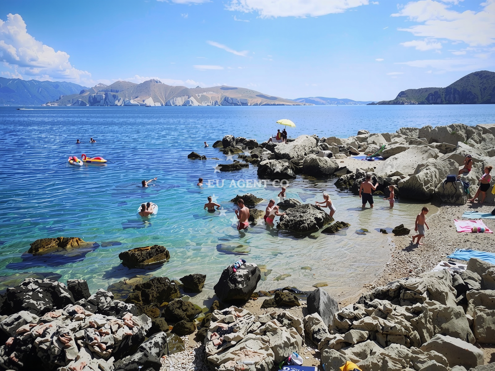 Shoreline and swimming area at Plaza Sveti Ivan in Kricin 10, Baška