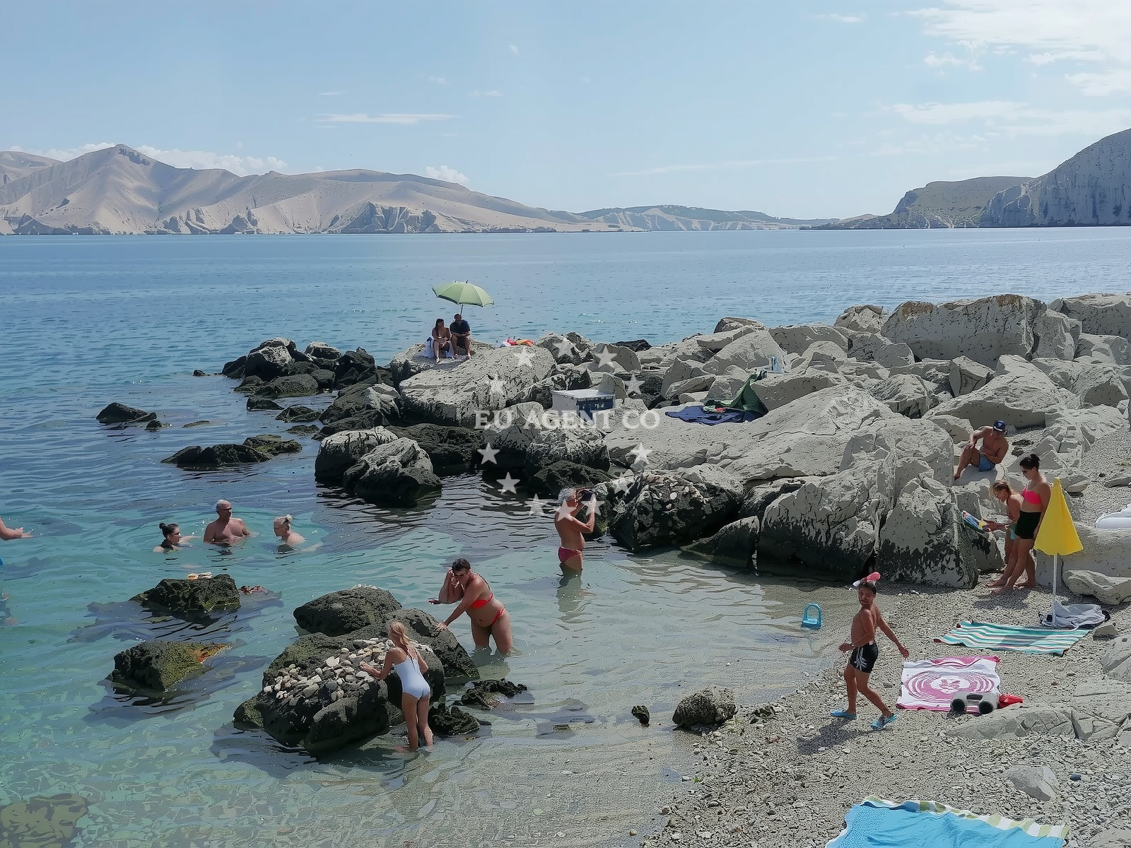 Beach facilities and surroundings at Plaza Sveti Ivan in Kricin 10, Baška