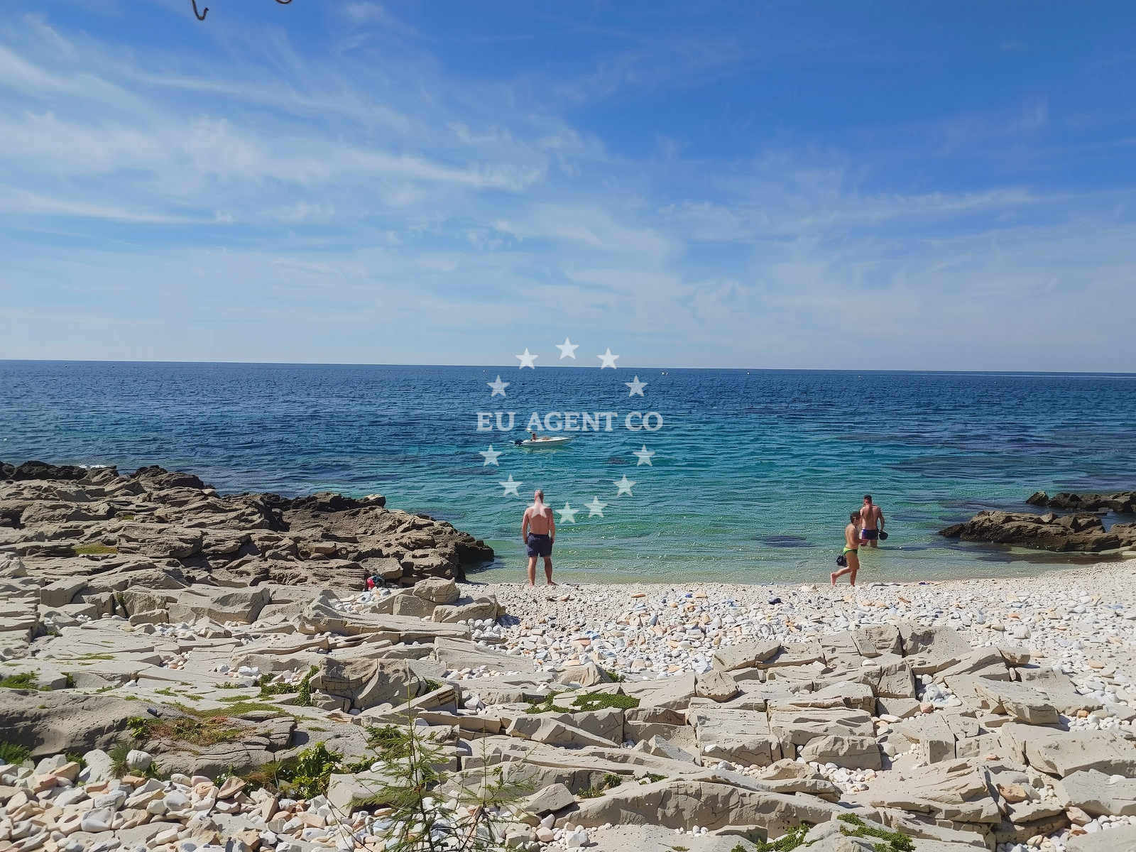 Shoreline and swimming area at Plaza Svjetionik in , Veli Rat