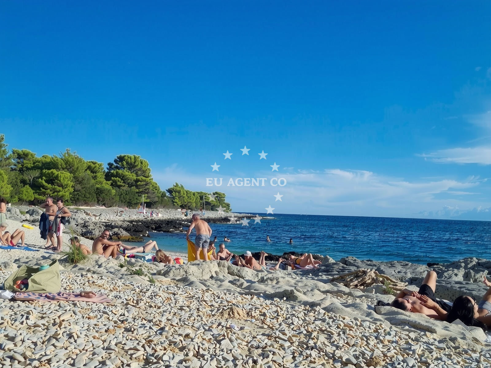 Beach facilities and surroundings at Plaza Svjetionik in , Veli Rat