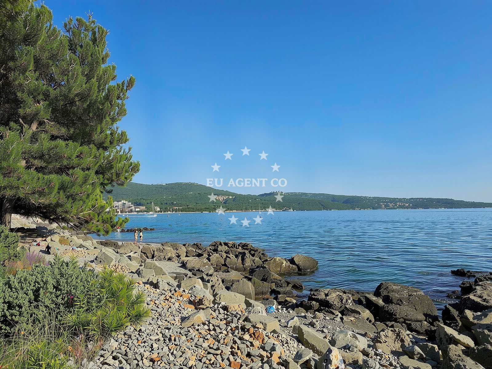 Beach facilities and surroundings at Plaza Tinka in Buka ulica 15, Punat