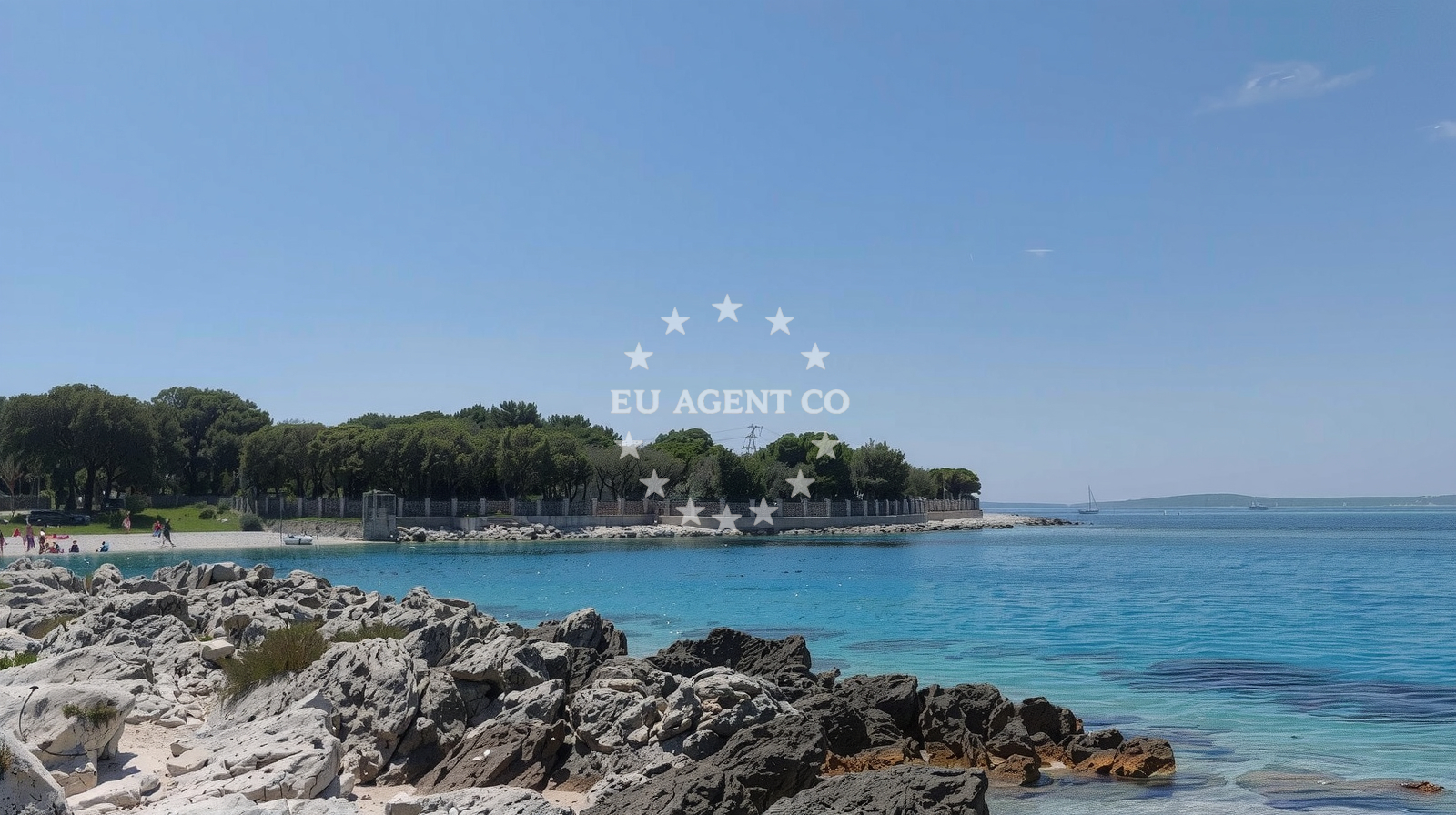 Beach facilities and surroundings at Plaza Tratica in SILBA 589, Silba