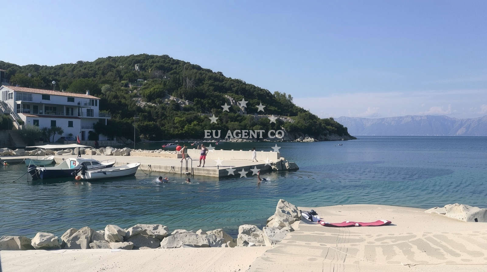 Shoreline and swimming area at Plaza Velika Prapratna in Luka bb, Trpanj